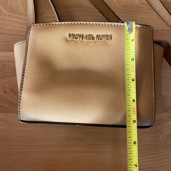 Small Michael Kors Handbag - Picture 12 of 14